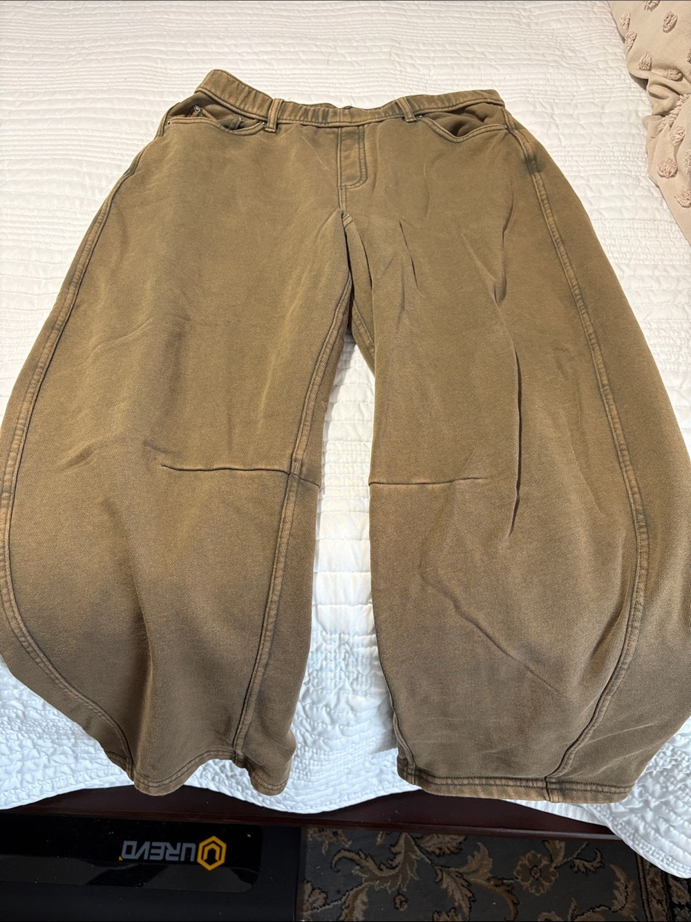 Gap women's barrel sweat pants in Olive Brown